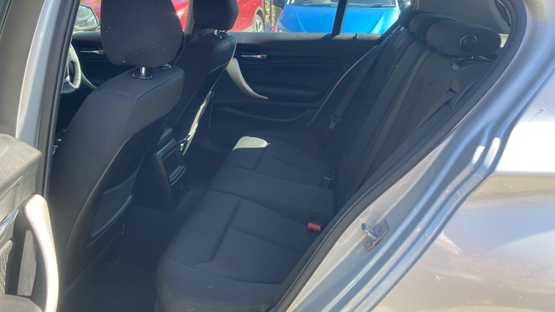 BMW 1 Series 118i [1.5] SE 5dr [Nav] Step Auto Petrol Hatchback